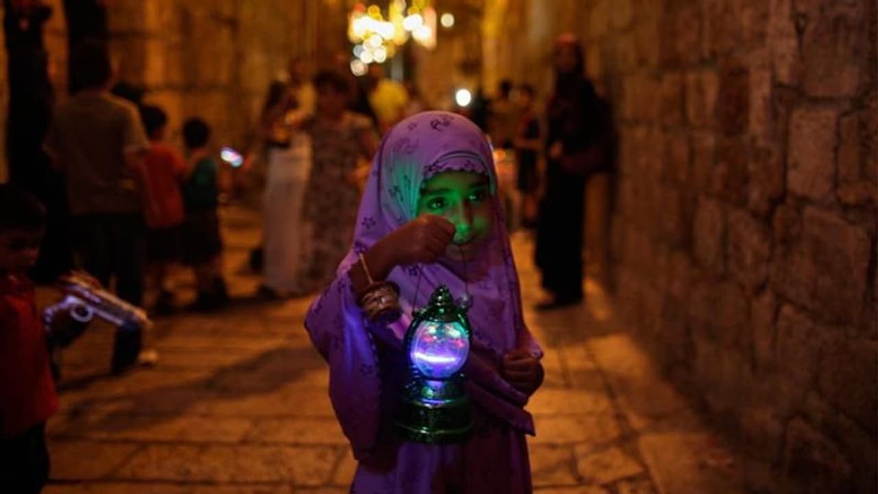 'അരവയറെങ്കിലും നിറഞ്ഞിരുന്നുവെങ്കില്...' ഗാസയിലിത് പട്ടിണിയുടെ റമദാന്.. 'അരവയറെങ്കിലും നിറഞ്ഞിരുന്നുവെങ്കില്...' ഗാസയിലിത് പട്ടിണിയുടെ റമദാന്..