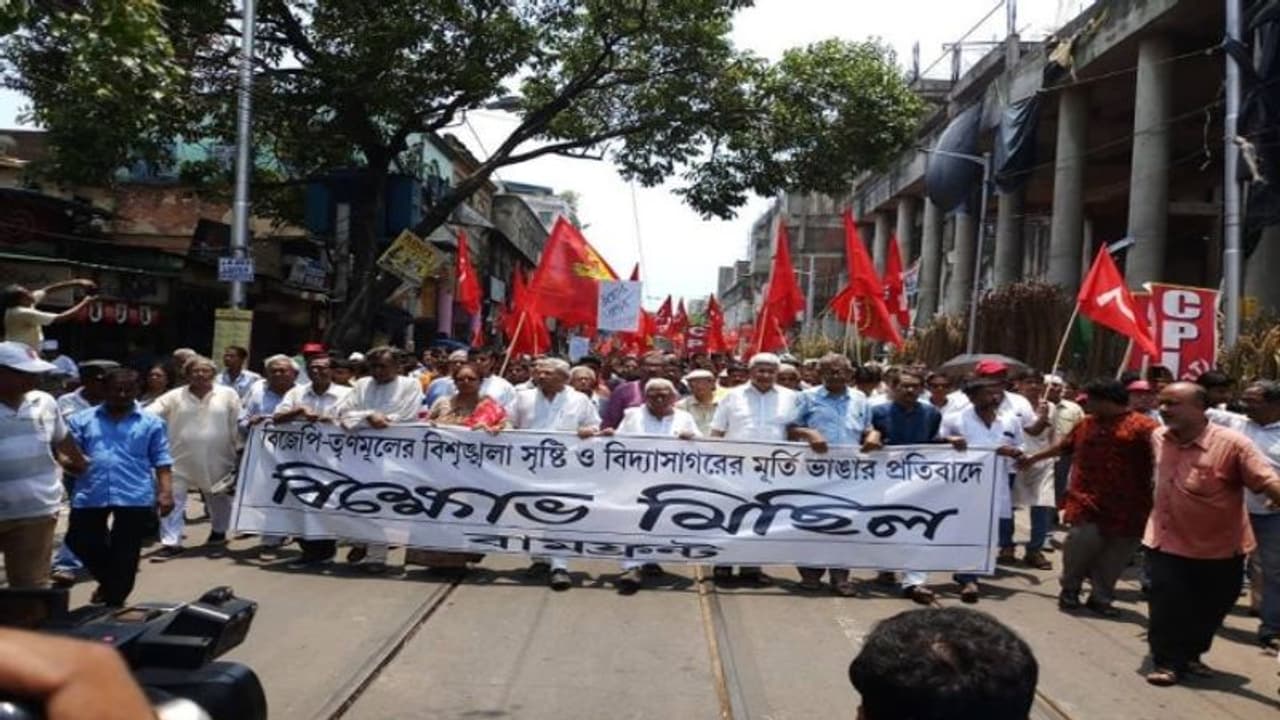 মূর্তি ভাঙার প্রতিবাদ, রাজপথে বামেরা মূর্তি ভাঙার প্রতিবাদ, রাজপথে বামেরা