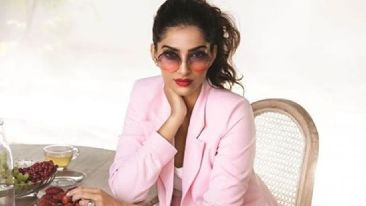 హార్ట్ బ్రేకింగ్.. ఆర్టికల్ 370 రద్దుపై స్టార్ హీరోయిన్ కామెంట్స్! హార్ట్ బ్రేకింగ్.. ఆర్టికల్ 370 రద్దుపై స్టార్ హీరోయిన్ కామెంట్స్!