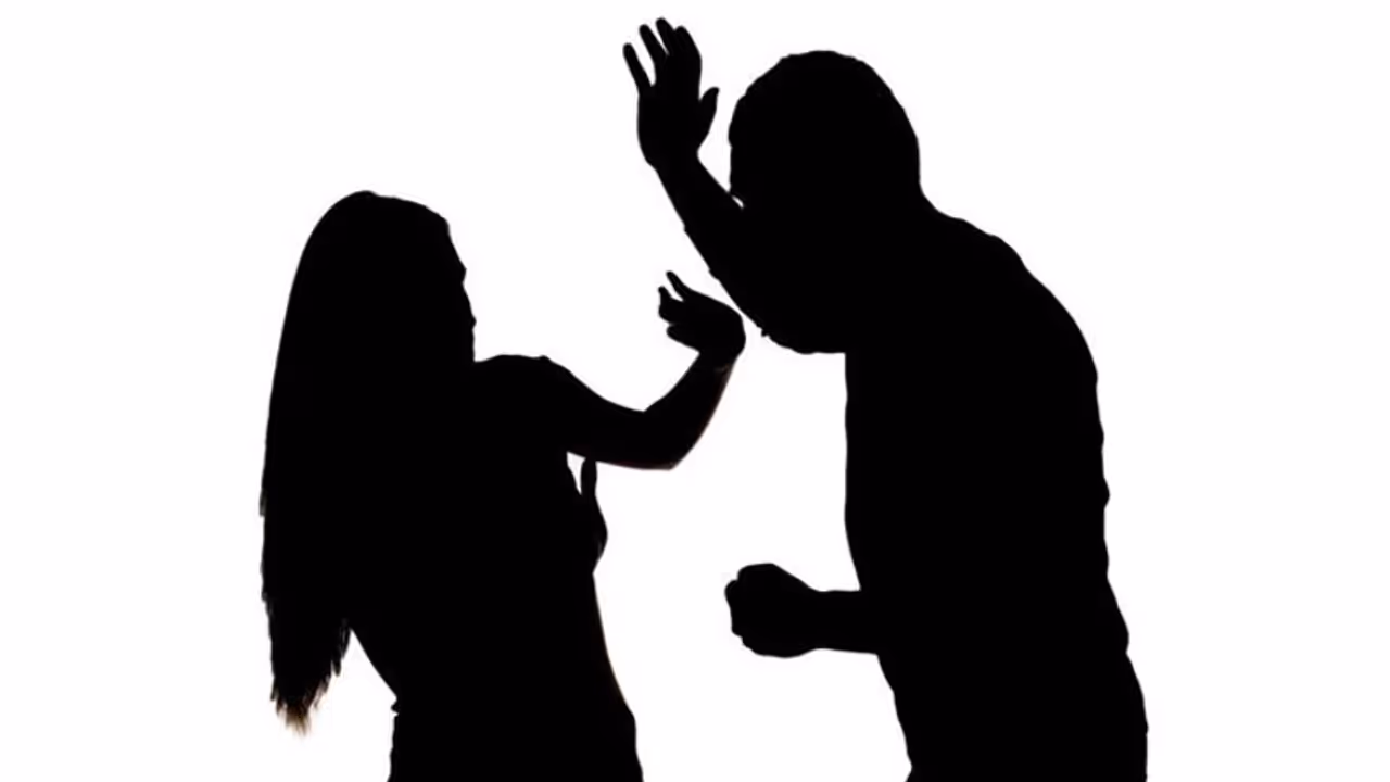 ಬೆಂಗಳೂರು: ಪಕ್ಕದ್ಮನೆ ಆಂಟಿಗೆ ಬೆತ್ತಲೆ ದೇಹ ತೋರಿಸಿ ಸೆಕ್ಸ್ಗೆ ಆಹ್ವಾನಿಸಿದ ಅಂಕಲ್ ಬೆಂಗಳೂರು: ಪಕ್ಕದ್ಮನೆ ಆಂಟಿಗೆ ಬೆತ್ತಲೆ ದೇಹ ತೋರಿಸಿ ಸೆಕ್ಸ್ಗೆ ಆಹ್ವಾನಿಸಿದ ಅಂಕಲ್