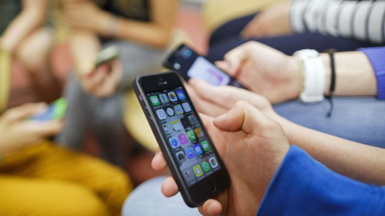 ನಾಗರಿಕರ ಮೊಬೈಲ್ಗೆ ನೇರ ಪೊಲೀಸ್ ಸಂದೇಶ! ನಾಗರಿಕರ ಮೊಬೈಲ್ಗೆ ನೇರ ಪೊಲೀಸ್ ಸಂದೇಶ!