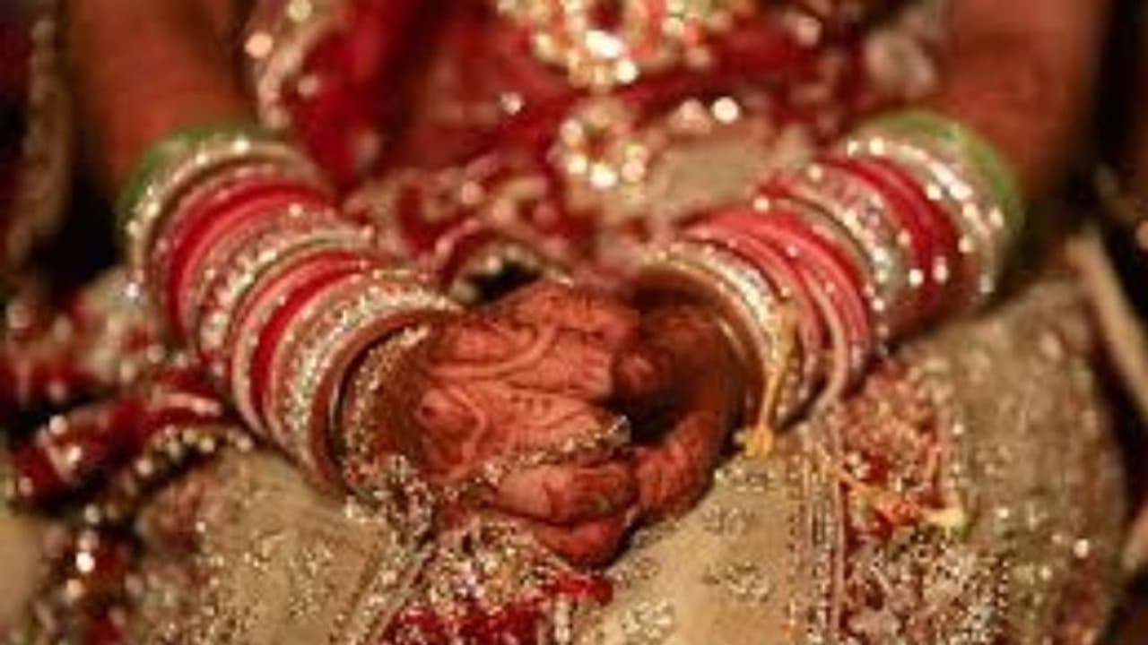 വരൻ മദ്യപിച്ചെത്തി; വിവാഹം വേണ്ടെന്നുവച്ച് മദ്യവിരുദ്ധ പ്രവര്ത്തകയായ വധു വരൻ മദ്യപിച്ചെത്തി; വിവാഹം വേണ്ടെന്നുവച്ച് മദ്യവിരുദ്ധ പ്രവര്ത്തകയായ വധു