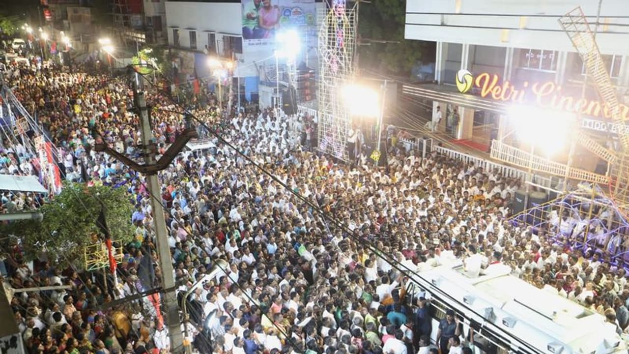 மூட்டை மூடிச்சுகளை கட்டும் கட்சி நிர்வாகிகள்..! இன்றோடு முடிகிறது தேர்தல் பிரசாரம் மூட்டை மூடிச்சுகளை கட்டும் கட்சி நிர்வாகிகள்..! இன்றோடு முடிகிறது தேர்தல் பிரசாரம்