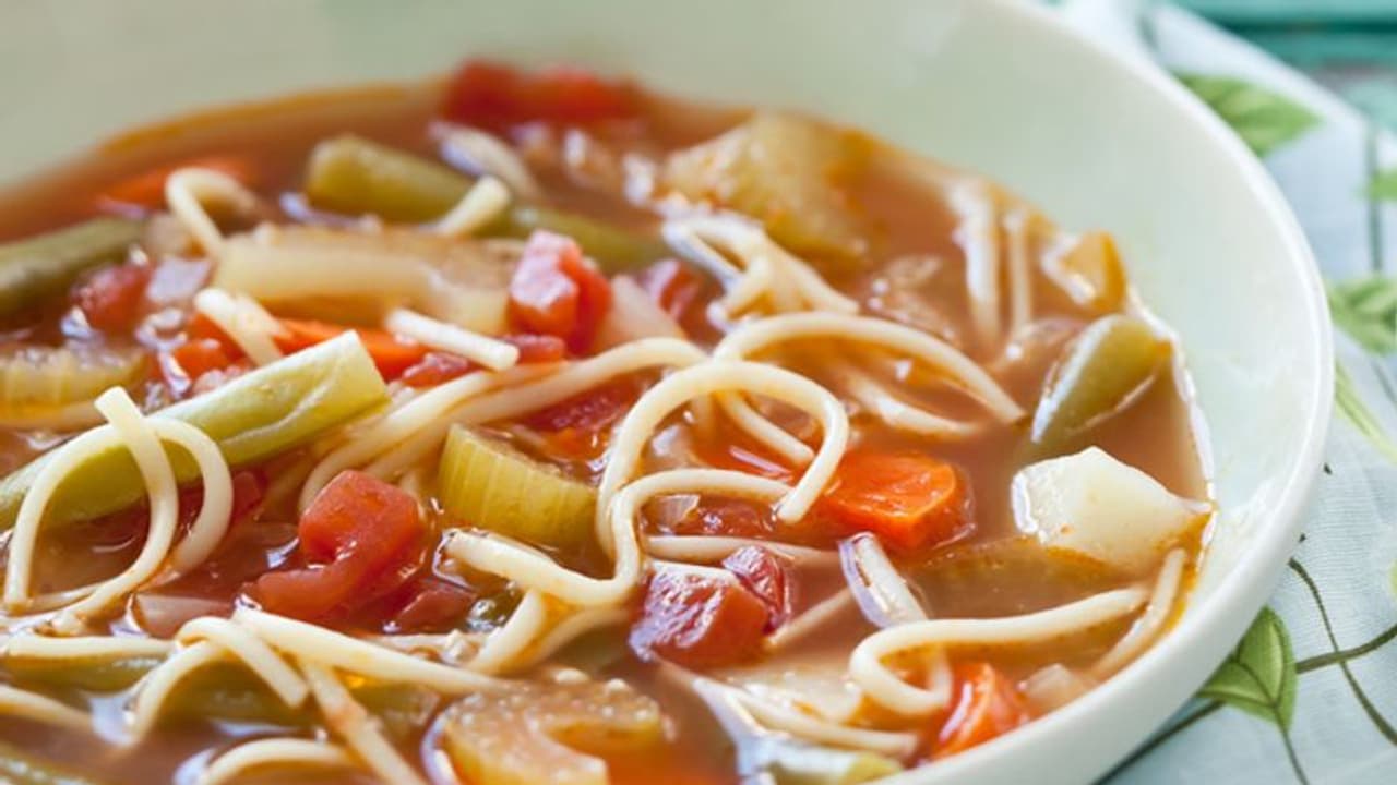 വെജ് ന്യൂഡിൽസ് സൂപ്പ് തയ്യാറാക്കാം വെജ് ന്യൂഡിൽസ് സൂപ്പ് തയ്യാറാക്കാം