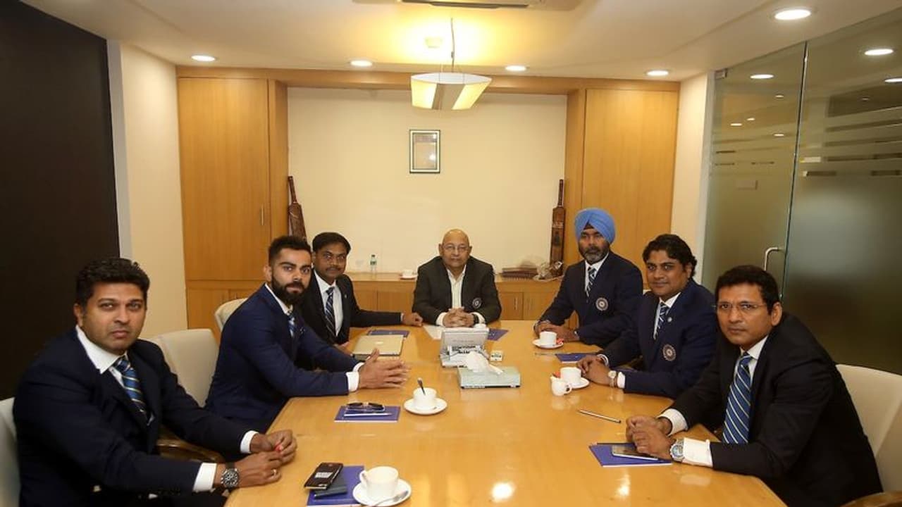 ಪಂತ್ ಬದಲು ದಿನೇಶ್ ಕಾರ್ತಿಕ್ ವಿಶ್ವಕಪ್ ಆಯ್ಕೆ ಸೀಕ್ರೆಟ್ ಬಿಚ್ಚಿಟ್ಟ ಕೊಹ್ಲಿ! ಪಂತ್ ಬದಲು ದಿನೇಶ್ ಕಾರ್ತಿಕ್ ವಿಶ್ವಕಪ್ ಆಯ್ಕೆ ಸೀಕ್ರೆಟ್ ಬಿಚ್ಚಿಟ್ಟ ಕೊಹ್ಲಿ!