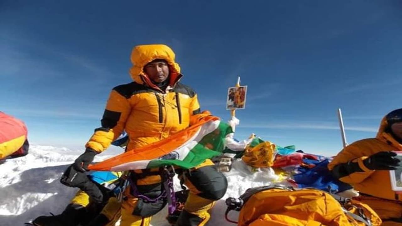 ছন্দার পথেই কুন্তল বিপ্লব, কাঞ্চনজঙ্ঘা কেড়ে নিল দুই বাঙালির প্রাণ ছন্দার পথেই কুন্তল বিপ্লব, কাঞ্চনজঙ্ঘা কেড়ে নিল দুই বাঙালির প্রাণ