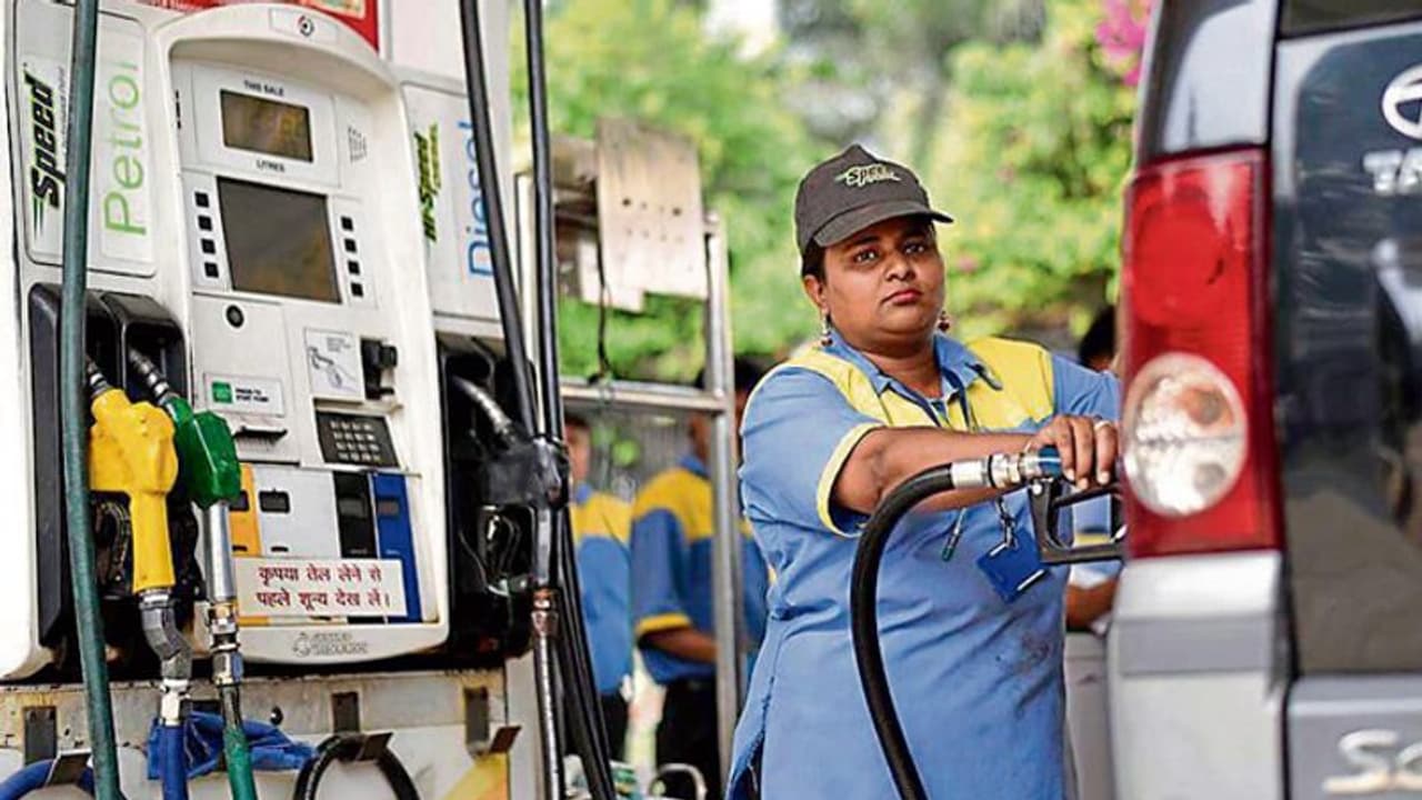 വരുന്നു വന് ഇന്ധന വിലക്കയറ്റം, ഒപെക് രാജ്യങ്ങള് ഉല്പാദനത്തില് കുറവ് വരുത്തി: ഇന്ത്യയുടെ ഇറക്കുമതി ഭാരം വര്ധിക്കും വരുന്നു വന് ഇന്ധന വിലക്കയറ്റം, ഒപെക് രാജ്യങ്ങള് ഉല്പാദനത്തില് കുറവ് വരുത്തി: ഇന്ത്യയുടെ ഇറക്കുമതി ഭാരം വര്ധിക്കും