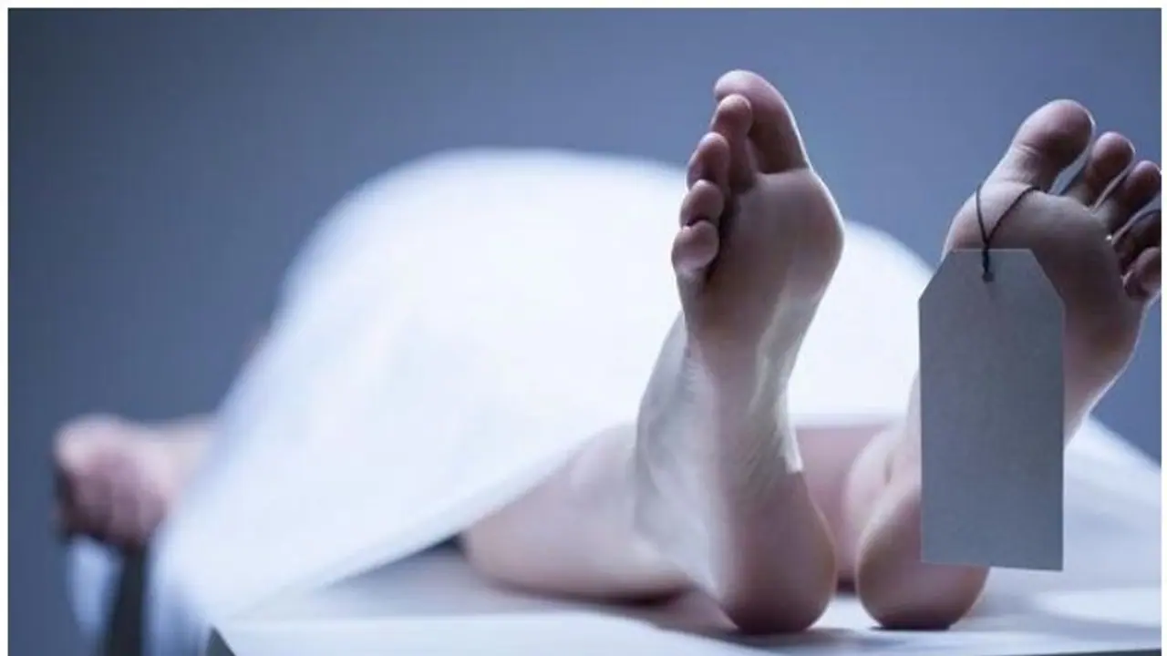 కరోనా భయం... అంత్యక్రియలను కూడా అడ్డుకున్న గ్రామస్తులు కరోనా భయం... అంత్యక్రియలను కూడా అడ్డుకున్న గ్రామస్తులు