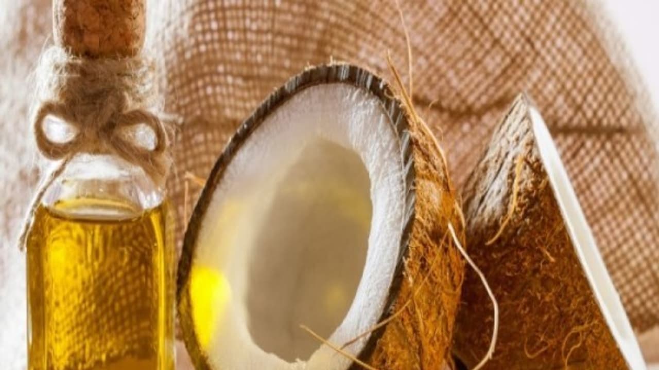 இதுவரை உங்களுக்கு தெரியாத ஒன்று...தேங்காய் எண்ணெய் "பேஸ்வாஷ்"...! சும்மா மிளிரும் பாருங்க..! இதுவரை உங்களுக்கு தெரியாத ஒன்று...தேங்காய் எண்ணெய் "பேஸ்வாஷ்"...! சும்மா மிளிரும் பாருங்க..!