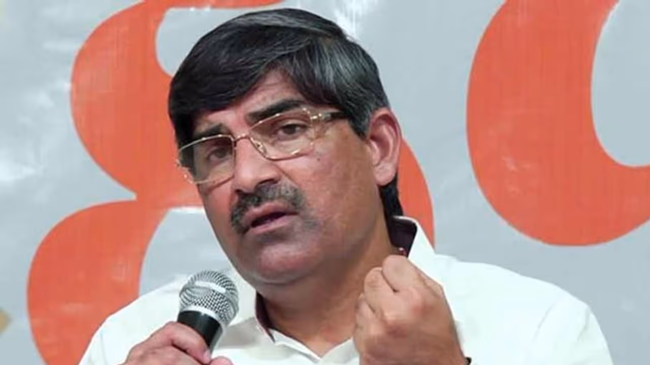 టీటీడీలోని అన్య మతస్తులు స్వచ్ఛందంగా వెళ్లిపోవాలి: సీఎస్ టీటీడీలోని అన్య మతస్తులు స్వచ్ఛందంగా వెళ్లిపోవాలి: సీఎస్