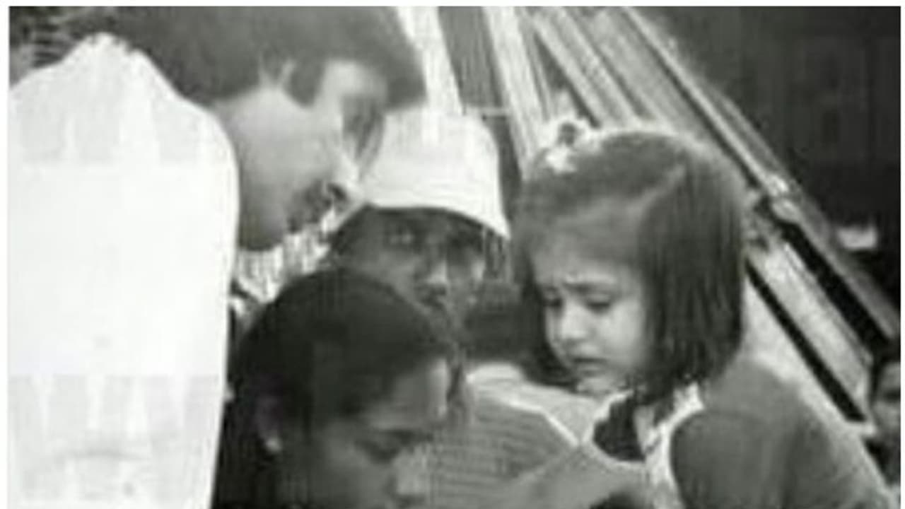 ആരാണെന്ന് പറയാമോ? താരസുന്ദരിയുടെ കുട്ടിക്കാലത്തെ ഫോട്ടോയുമായി അമിതാഭ് ബച്ചൻ! ആരാണെന്ന് പറയാമോ? താരസുന്ദരിയുടെ കുട്ടിക്കാലത്തെ ഫോട്ടോയുമായി അമിതാഭ് ബച്ചൻ!