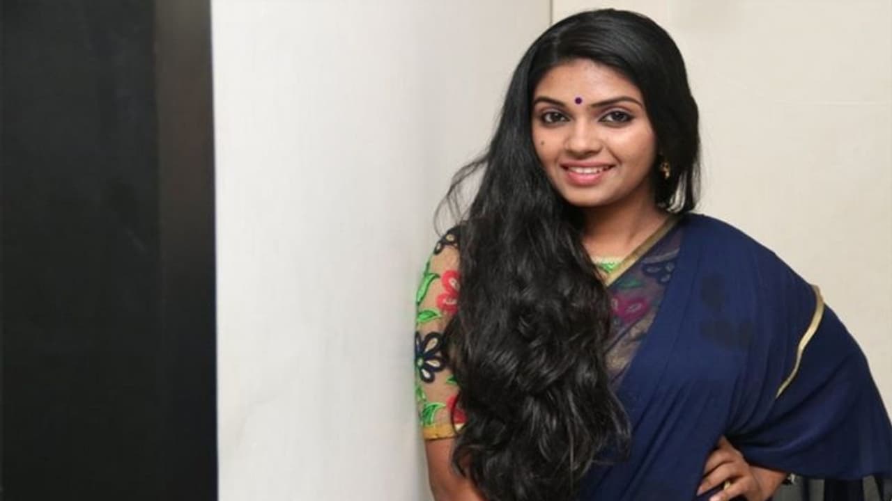 కాలేజీ ప్రియుడితో హీరోయిన్ పెళ్లి.. ముహూర్తం ఫిక్స్! కాలేజీ ప్రియుడితో హీరోయిన్ పెళ్లి.. ముహూర్తం ఫిక్స్!