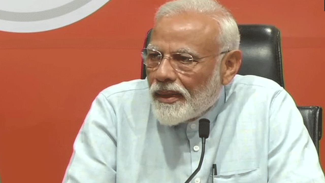 మోదీ మళ్లీ ప్రధాని కావాలంటూ గేదెకు పూజలు