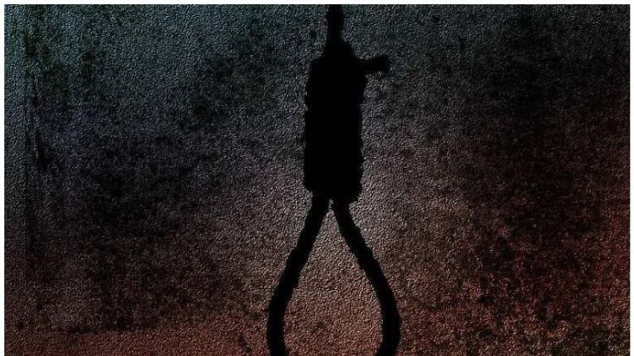 ആത്മഹത്യാക്കുറിപ്പ് മെയില് ചെയ്ത് മലയാളി വിദ്യാര്ത്ഥി ക്യാമ്പസിനുള്ളില് തൂങ്ങി മരിച്ചു ആത്മഹത്യാക്കുറിപ്പ് മെയില് ചെയ്ത് മലയാളി വിദ്യാര്ത്ഥി ക്യാമ്പസിനുള്ളില് തൂങ്ങി മരിച്ചു