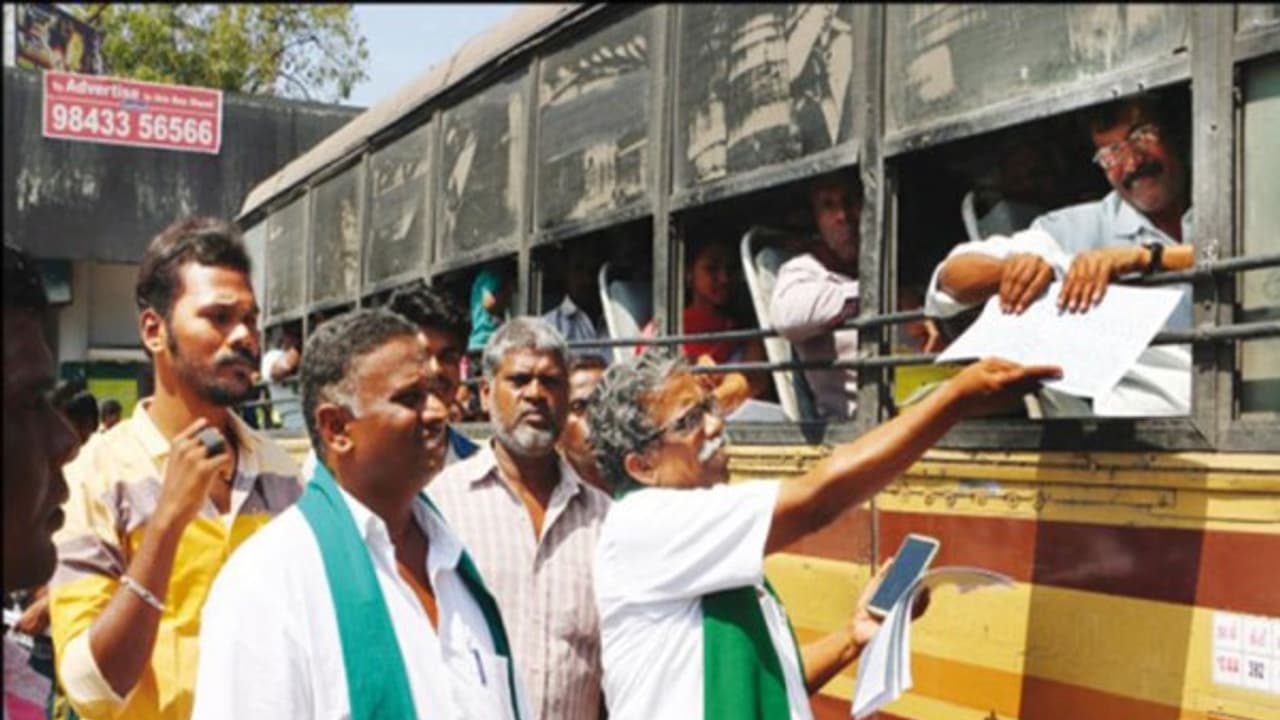 கர்நாடகா அரசை, உச்ச நீதிமன்றம் கலைக்க வேண்டும் விவசாயிகள் சங்க தலைவர் ஐயாக்கண்ணு வேண்டுகோள்... கர்நாடகா அரசை, உச்ச நீதிமன்றம் கலைக்க வேண்டும் விவசாயிகள் சங்க தலைவர் ஐயாக்கண்ணு வேண்டுகோள்...