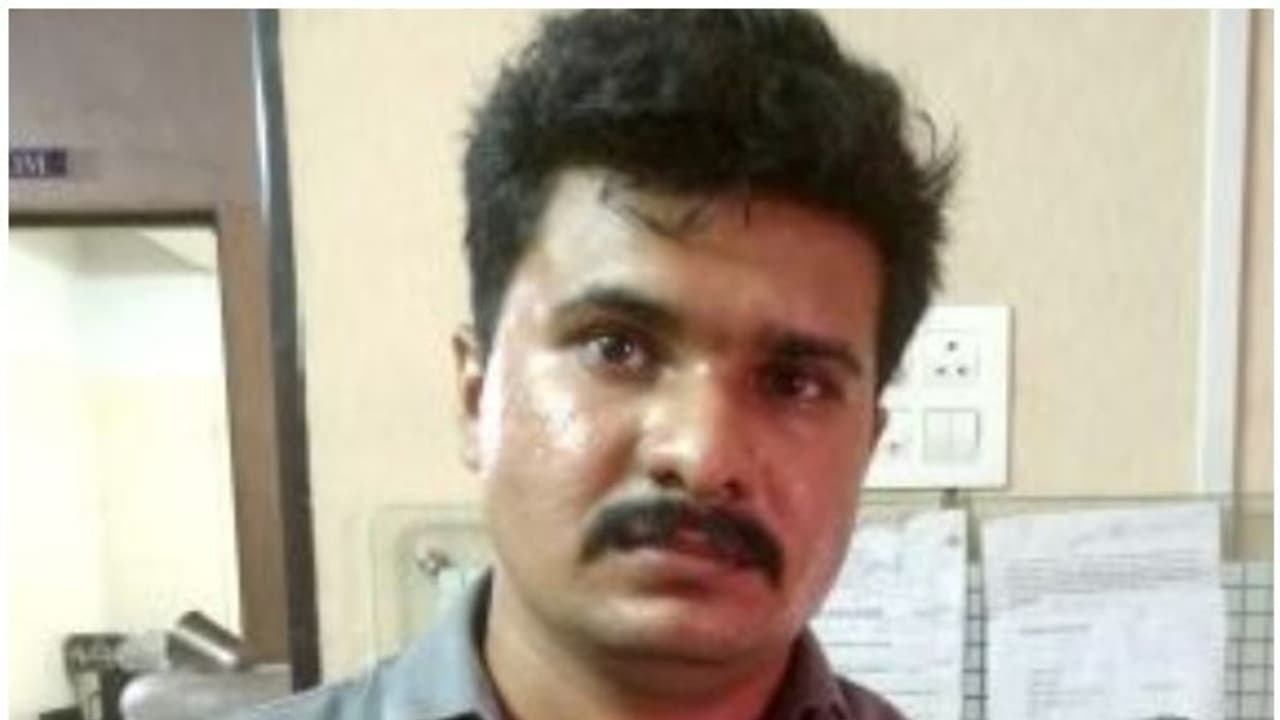 നേവിയില് ജോലി; വ്യാജ റിക്രൂട്ടിംഗ് സ്ഥാപനം നടത്തിയ യുവാവ് അറസ്റ്റില് നേവിയില് ജോലി; വ്യാജ റിക്രൂട്ടിംഗ് സ്ഥാപനം നടത്തിയ യുവാവ് അറസ്റ്റില്