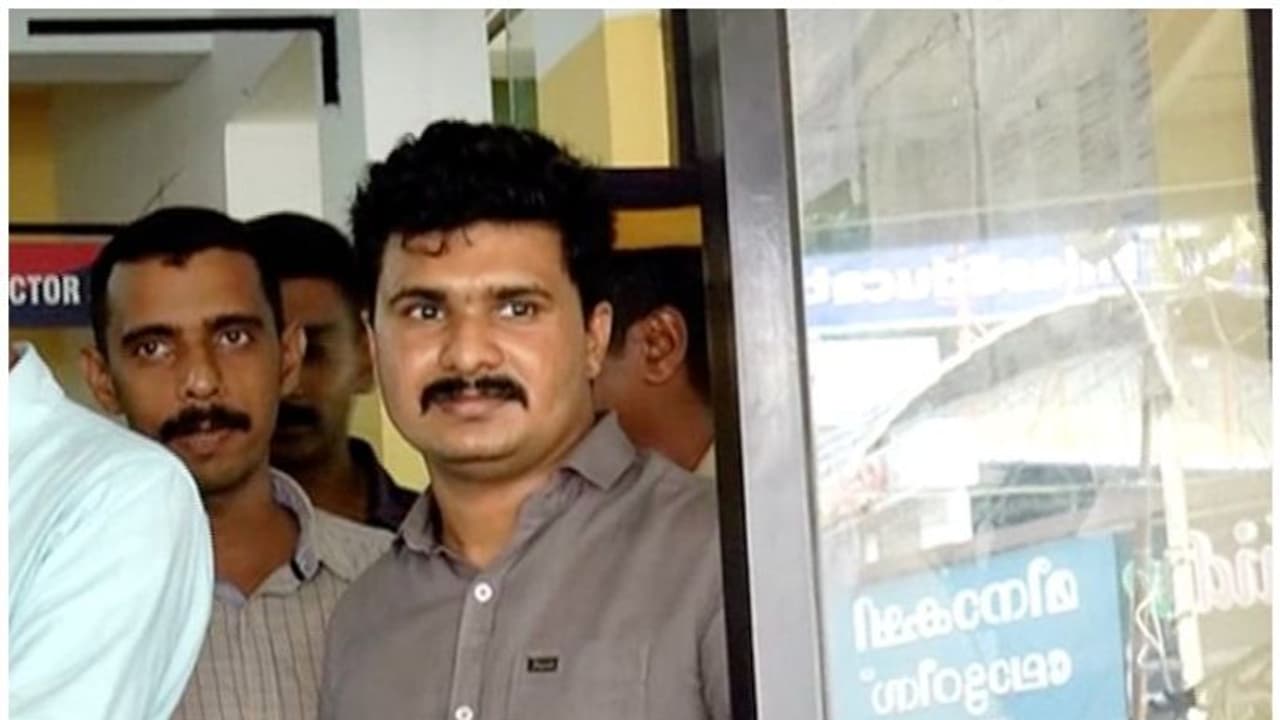 നാവിക സേനയിലേക്ക് വ്യാജ റിക്രൂട്ട്മെന്‍റ്; ലക്ഷങ്ങള്‍ തട്ടിയ പ്രതി പിടിയില്‍