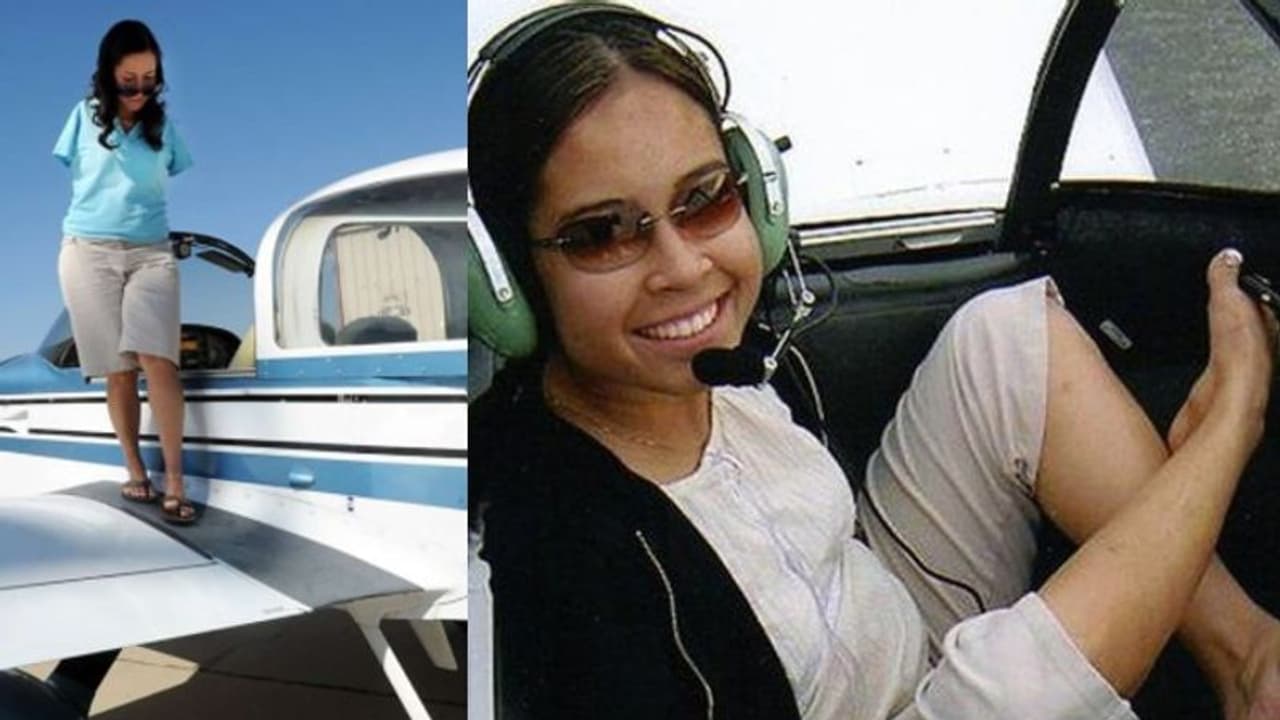 രണ്ട് കൈകളുമില്ലെങ്കിലെന്താ? കാലുകളുപയോഗിച്ച് വിമാനം പറത്തി ജെസീക്ക; ആകാശത്തിന്‍റെ അത്രയും ഉയരെയാണ് അവള്‍..