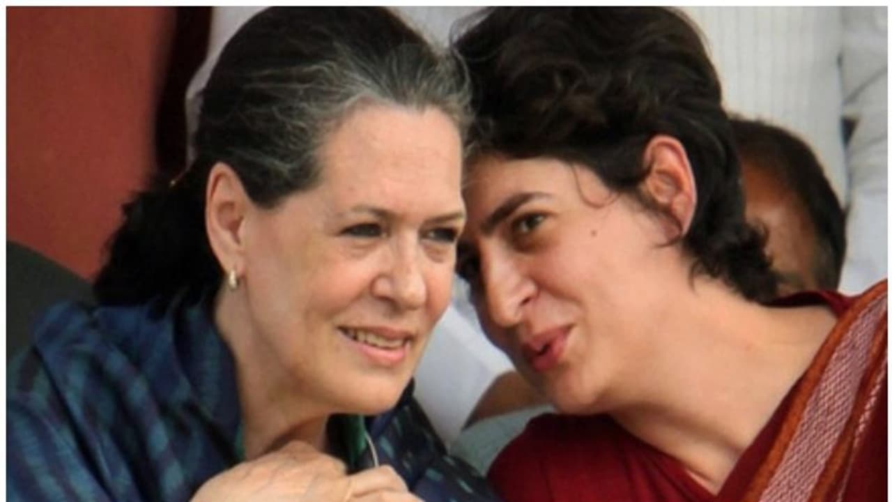 പറയുന്ന വാക്കിന് കരുതൽ വേണമെന്ന് പ്രിയങ്കയെ ഉപദേശിച്ച് സോണിയാ ഗാന്ധി