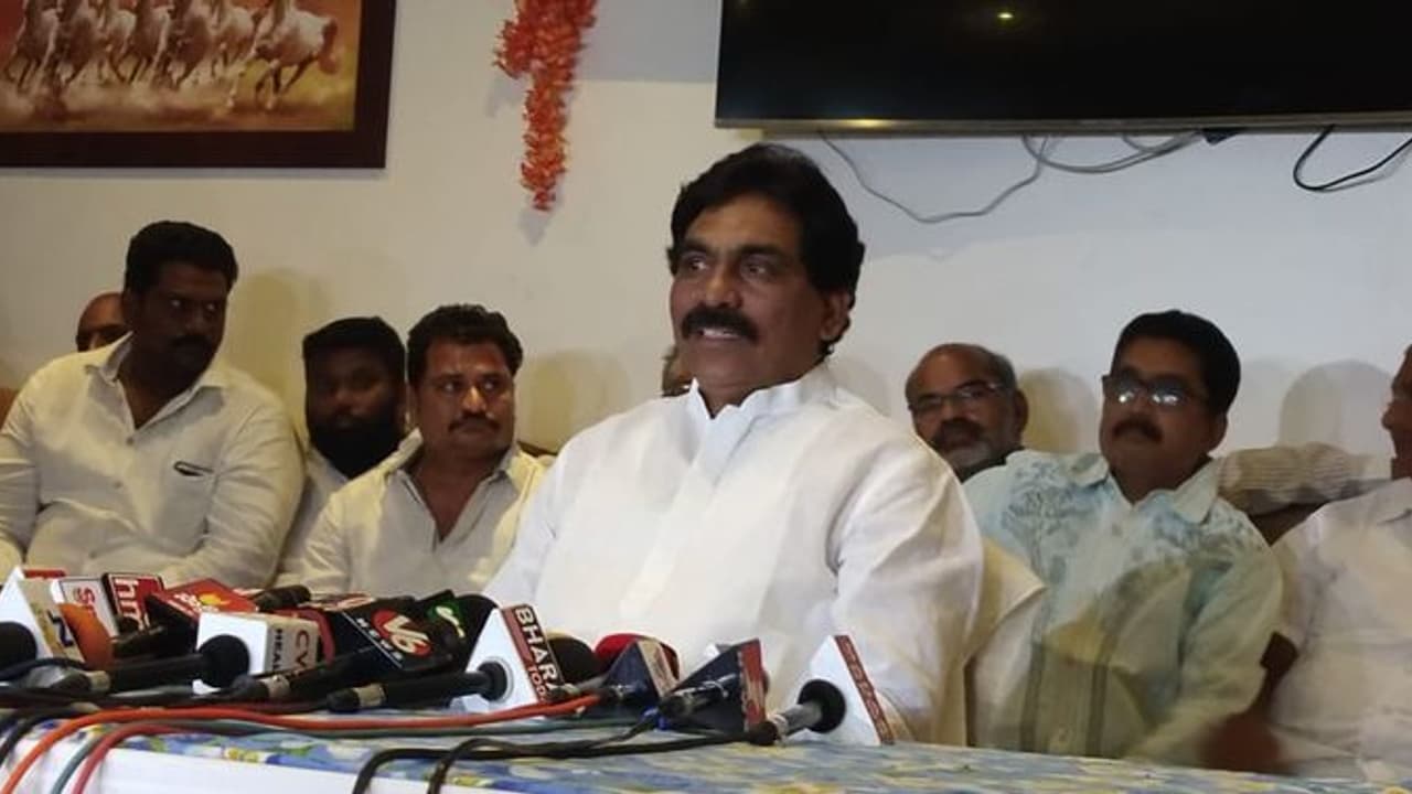 లగడపాటి సర్వే: తెలంగాణలో టీఆర్ఎస్ హవా లగడపాటి సర్వే: తెలంగాణలో టీఆర్ఎస్ హవా