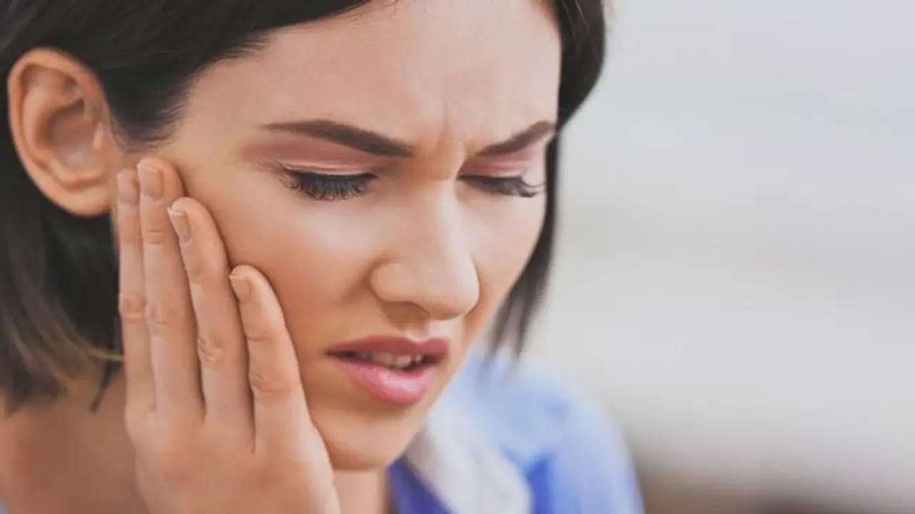 പല്ല് വേദന മാറ്റാന് അടുക്കളയിലുണ്ട് ചില വഴികള്... പല്ല് വേദന മാറ്റാന് അടുക്കളയിലുണ്ട് ചില വഴികള്...