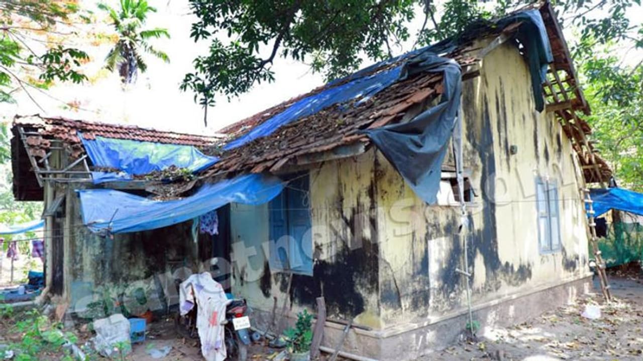 നാടിന്റെ കാവലാളാണ്; പക്ഷേ അന്തിയുറങ്ങാന് തകര്ന്ന വീടുകള് നാടിന്റെ കാവലാളാണ്; പക്ഷേ അന്തിയുറങ്ങാന് തകര്ന്ന വീടുകള്