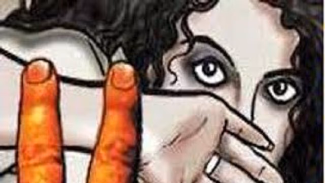 టీడీపీ కౌన్సిలర్పై లైంగిక వేధింపుల కేసు టీడీపీ కౌన్సిలర్పై లైంగిక వేధింపుల కేసు