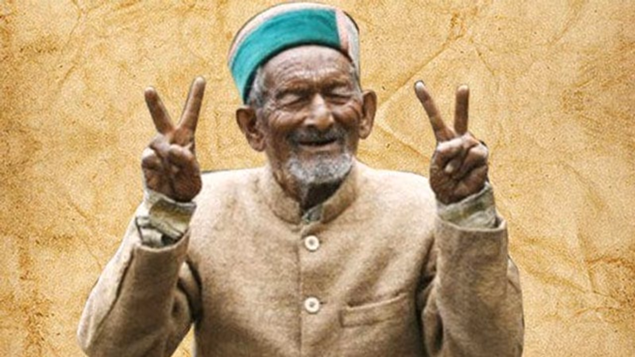 ಮೊದಲ ಚುನಾವಣೇಲಿ ಮತ ಹಾಕಿದ್ದ 102 ವರ್ಷದ ನೇಗಿ ಇಂದು ಮತ್ತೆ ಮತ ಮೊದಲ ಚುನಾವಣೇಲಿ ಮತ ಹಾಕಿದ್ದ 102 ವರ್ಷದ ನೇಗಿ ಇಂದು ಮತ್ತೆ ಮತ