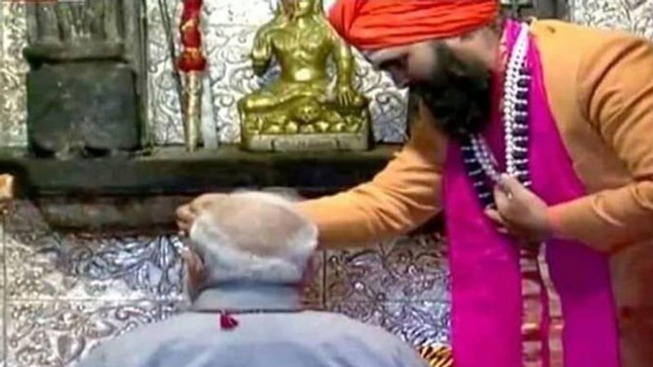 ಮೋದಿಗೆ ಕನ್ನಡಿಗ ಅರ್ಚಕ ಸಾಥ್! ಮೋದಿಗೆ ಕನ್ನಡಿಗ ಅರ್ಚಕ ಸಾಥ್!