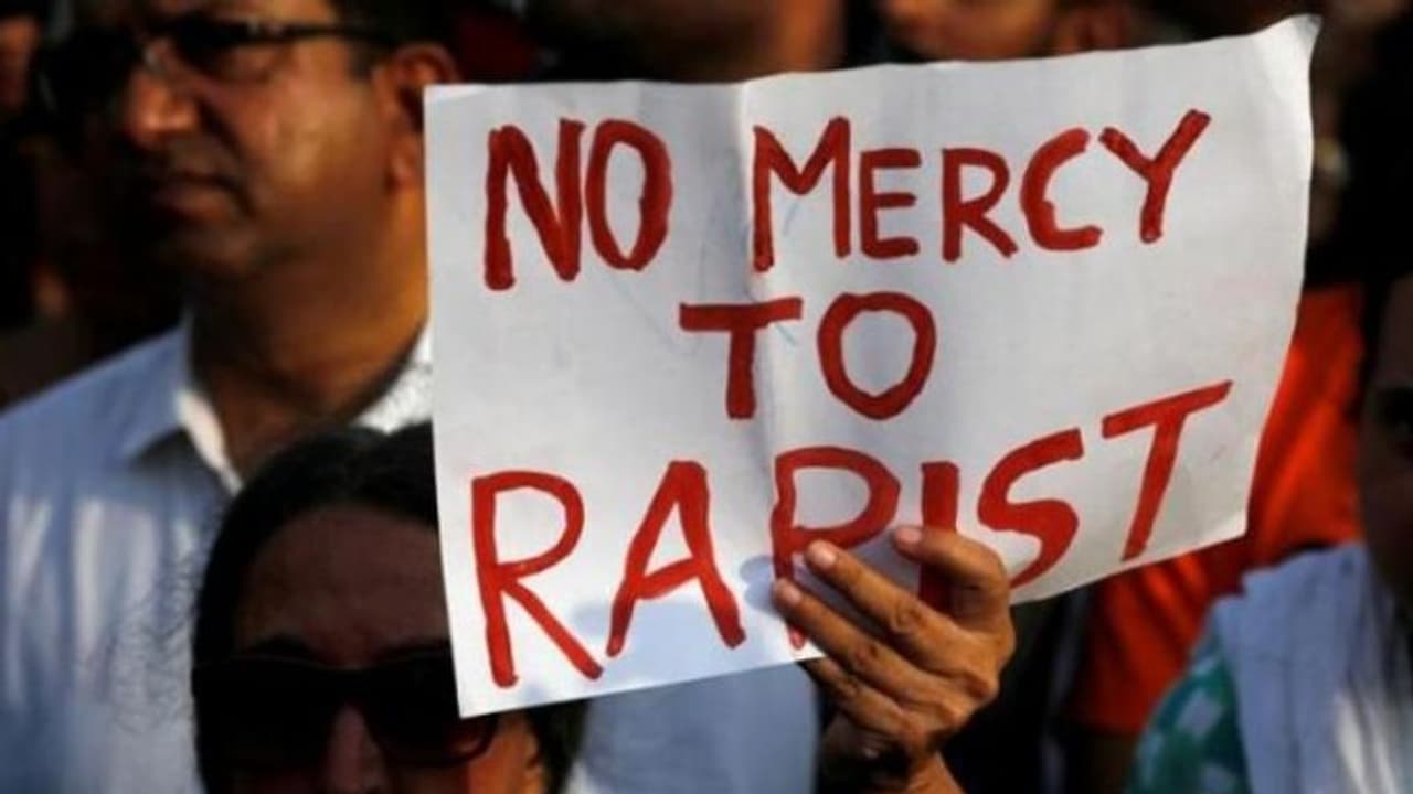 ఎనిమిదేళ్ల బాలికపై 16 ఏళ్ల బాలుడి అత్యాచారం ఎనిమిదేళ్ల బాలికపై 16 ఏళ్ల బాలుడి అత్యాచారం