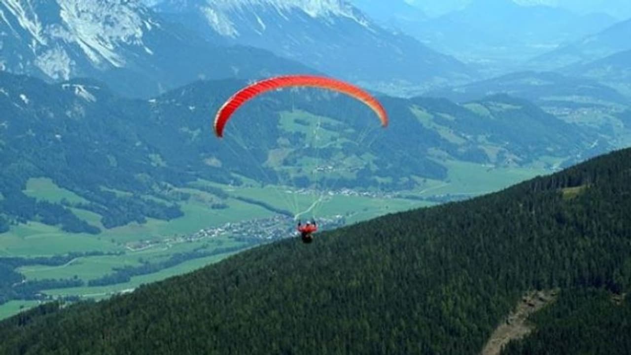 ശക്തമായ കാറ്റിൽ നിയന്ത്രണം നഷ്ടപ്പെട്ടു; പാരാഗ്ലൈഡിങിനിടെ യുവാവിന് ദാരുണാന്ത്യം ശക്തമായ കാറ്റിൽ നിയന്ത്രണം നഷ്ടപ്പെട്ടു; പാരാഗ്ലൈഡിങിനിടെ യുവാവിന് ദാരുണാന്ത്യം