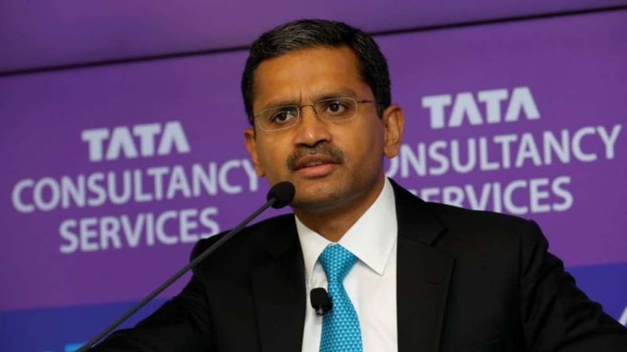 ടിസിഎസ് സിഇഒയുടെ ശമ്പളത്തില് വന് വര്ധന, സിഇഒയ്ക്ക് കമ്പനി നല്കുന്ന വാര്ഷിക വേതനം ഇതാണ് ടിസിഎസ് സിഇഒയുടെ ശമ്പളത്തില് വന് വര്ധന, സിഇഒയ്ക്ക് കമ്പനി നല്കുന്ന വാര്ഷിക വേതനം ഇതാണ്