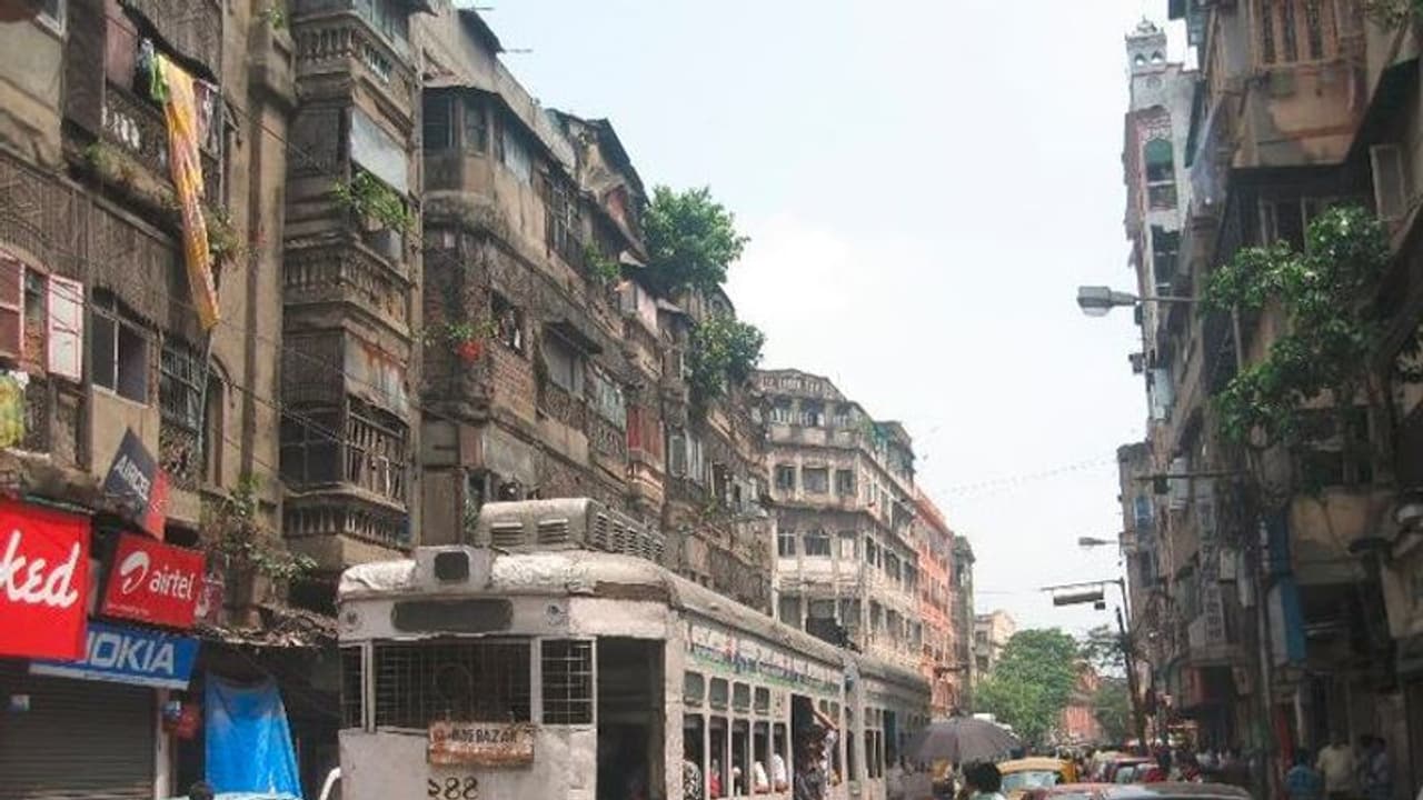 বোমাবাজি রবীন্দ্রসরণিতে, রণক্ষেত্র ইসলামপুর, শেষ দফায় বাড়ছে হিংসা বোমাবাজি রবীন্দ্রসরণিতে, রণক্ষেত্র ইসলামপুর, শেষ দফায় বাড়ছে হিংসা