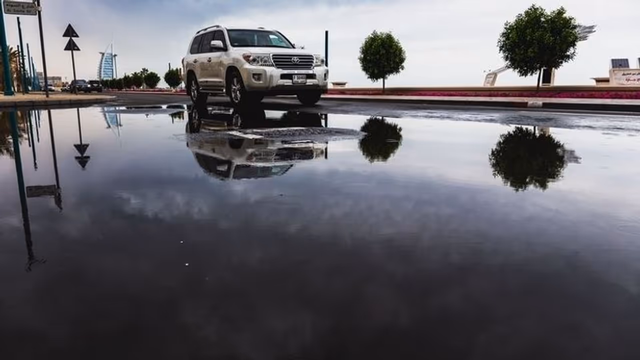 অবশেষে দক্ষিণবঙ্গের কয়েকটি জেলায় বৃষ্টির পূর্বাভাস, কলকাতার অপেক্ষা এখনই মিটছে না অবশেষে দক্ষিণবঙ্গের কয়েকটি জেলায় বৃষ্টির পূর্বাভাস, কলকাতার অপেক্ষা এখনই মিটছে না
