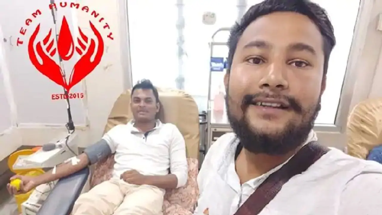 ರಕ್ತದ ಬಣ್ಣ ಒಂದೇ: ಹಿಂದೂ ಗೆಳೆಯನಿಗಾಗಿ ರಕ್ತ ನೀಡಲು ಉಪವಾಸ ಕೈಬಿಟ್ಟ ಅಹ್ಮದ್!