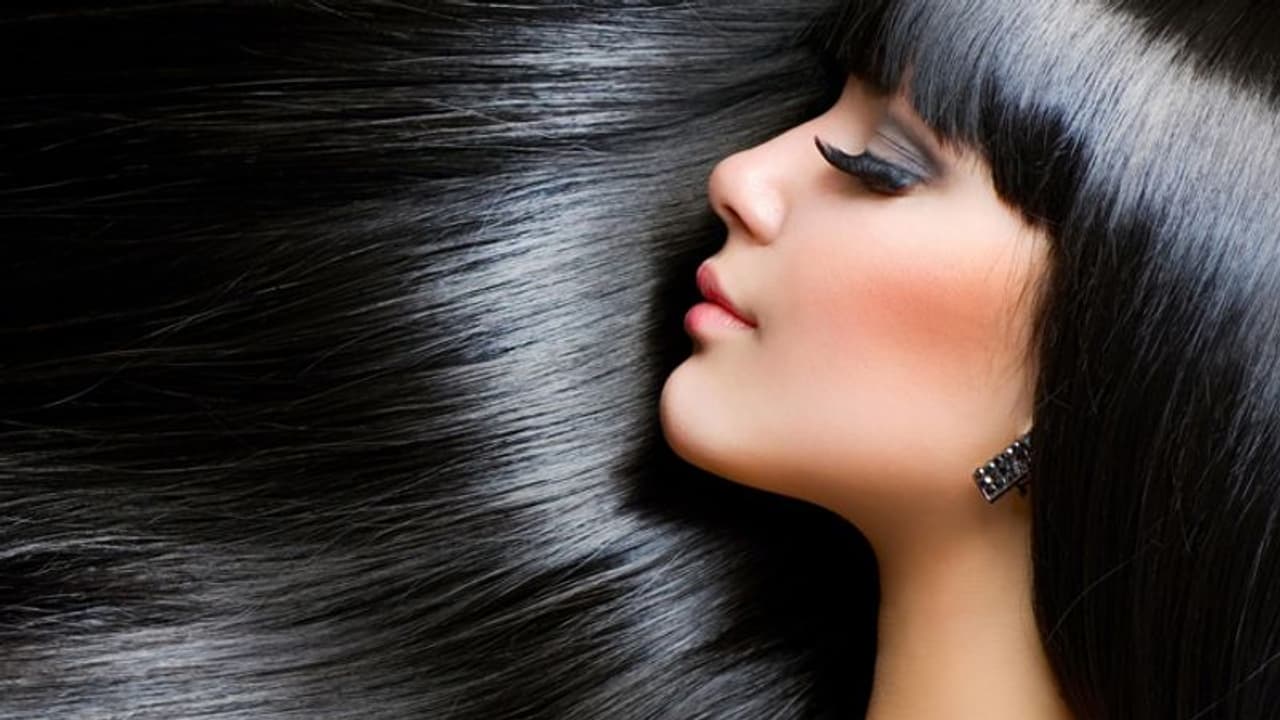 শীতের রুক্ষতা দূরে সরিয়ে, মাত্র ৭ দিনে পান ঝলমলে চুল