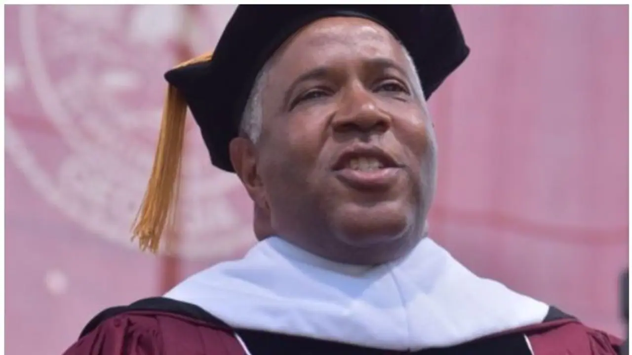 400 വിദ്യാര്‍ത്ഥികളുടെ വായ്പ അടയ്ക്കുമെന്ന് ശതകോടീശ്വരന്‍; ഏറ്റെടുത്തത് നാല് കോടി ഡോളര്‍