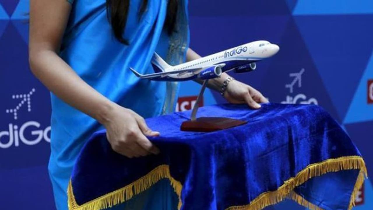ഇന്ഡിഗോയ്ക്ക് തലവേദനയായി 'തൊഴുത്തില്ക്കുത്ത്'; 'തമ്മില് പോര്' കടുപ്പിച്ച് ഇന്ത്യന് വിമാനക്കമ്പനികള് ഇന്ഡിഗോയ്ക്ക് തലവേദനയായി 'തൊഴുത്തില്ക്കുത്ത്'; 'തമ്മില് പോര്' കടുപ്പിച്ച് ഇന്ത്യന് വിമാനക്കമ്പനികള്