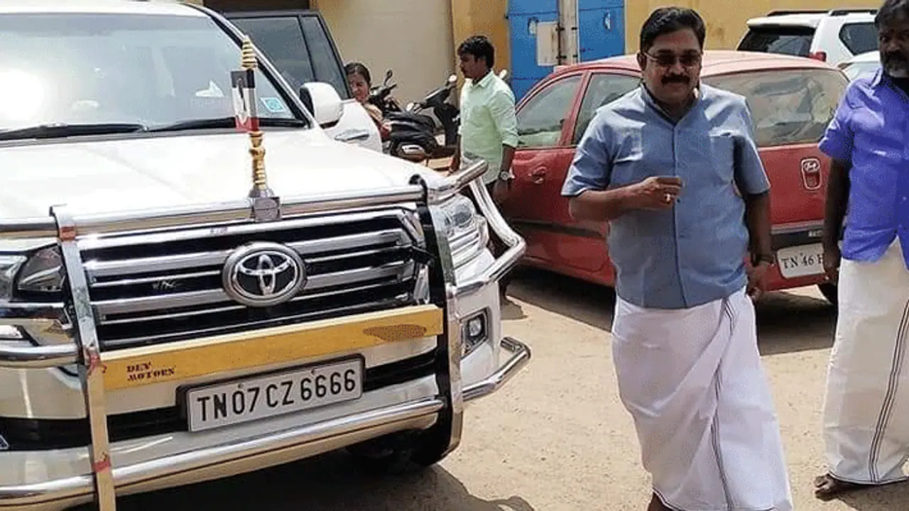 அதிமுகவை வீழ்த்த கோயில் கோயிலாக வலம் வரும் டிடிவி.தினகரன்... ஓ.பி.எஸ் யாகம் என்னவாகுமோ..? அதிமுகவை வீழ்த்த கோயில் கோயிலாக வலம் வரும் டிடிவி.தினகரன்... ஓ.பி.எஸ் யாகம் என்னவாகுமோ..?