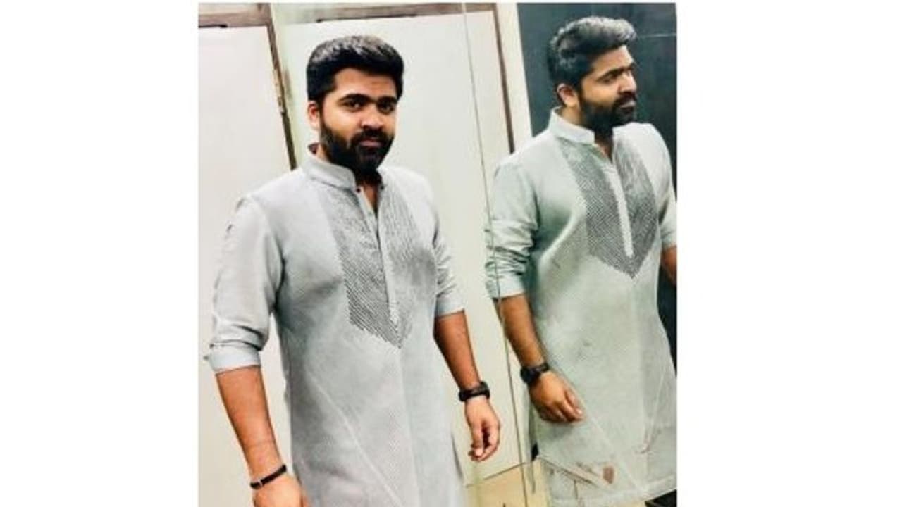 சிம்புவிற்காக இஸ்லாமிய பெயர் தேடும் வெங்கட் பிரபு.... போட்டி, போட்டு ஆர்வம் காட்டும் ரசிகர்கள்...! சிம்புவிற்காக இஸ்லாமிய பெயர் தேடும் வெங்கட் பிரபு.... போட்டி, போட்டு ஆர்வம் காட்டும் ரசிகர்கள்...!