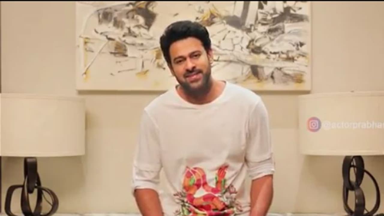 ఫ్యాన్స్ కోసం ప్రభాస్ స్పెషల్ సర్ప్రైజ్! ఫ్యాన్స్ కోసం ప్రభాస్ స్పెషల్ సర్ప్రైజ్!