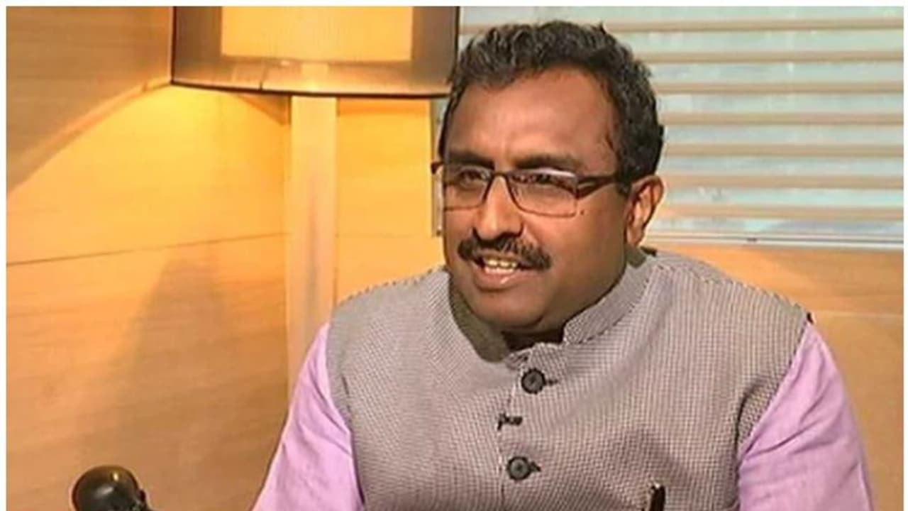 హోదావల్ల ఆంధ్రాలోనే కాదు తెలంగాణలో నష్టపోతున్నాం: బీజేపీ అగ్రనేత రామ్ మాధవ్ హోదావల్ల ఆంధ్రాలోనే కాదు తెలంగాణలో నష్టపోతున్నాం: బీజేపీ అగ్రనేత రామ్ మాధవ్