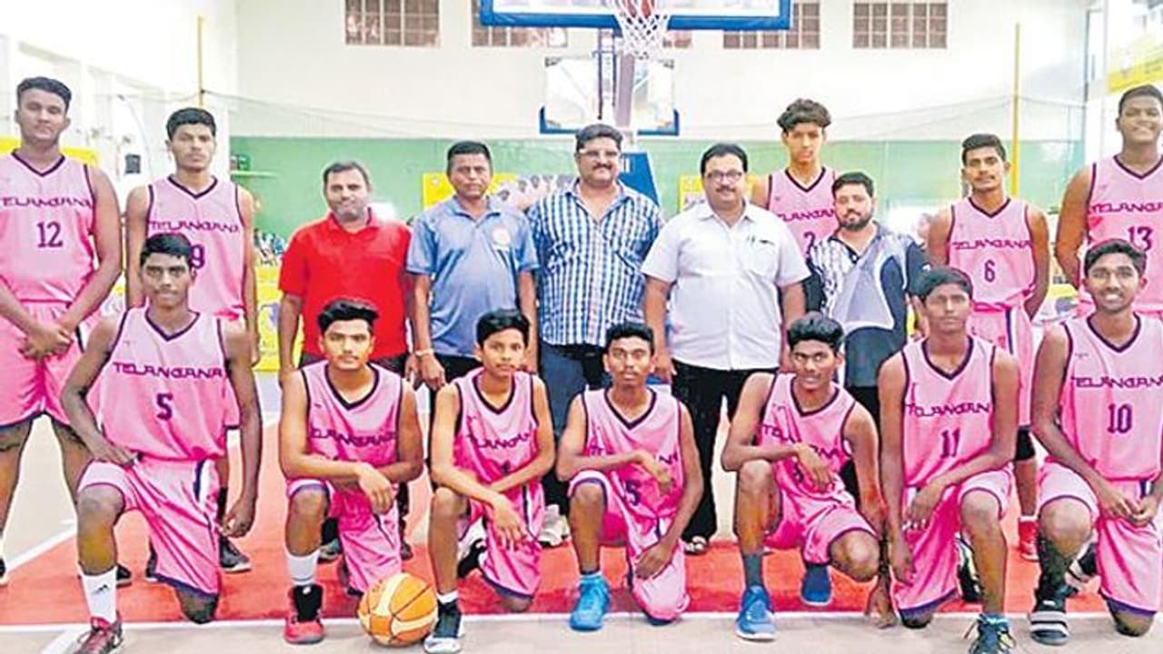 జాతీయ స్థాయిలో అదరగొడుతున్న తెలంగాణ బాస్కెట్ బాల్ జట్లు జాతీయ స్థాయిలో అదరగొడుతున్న తెలంగాణ బాస్కెట్ బాల్ జట్లు