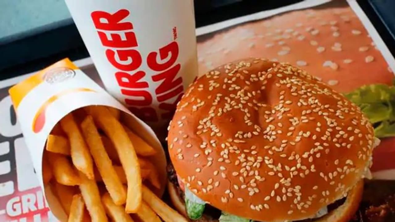 ബർഗറിൽ ചില്ലുകഷണം; ബർഗർ കിങ് ജീവനക്കാരൻ പിടിയിൽ ബർഗറിൽ ചില്ലുകഷണം; ബർഗർ കിങ് ജീവനക്കാരൻ പിടിയിൽ