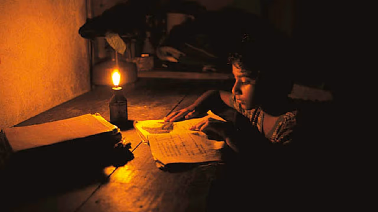 ஷாக்கிங் நியூஸ்.. மின்சாரம் வாங்க தடை.. தமிழகம் இருளில் மூழ்கும் அபாயம்..! ஷாக்கிங் நியூஸ்.. மின்சாரம் வாங்க தடை.. தமிழகம் இருளில் மூழ்கும் அபாயம்..!