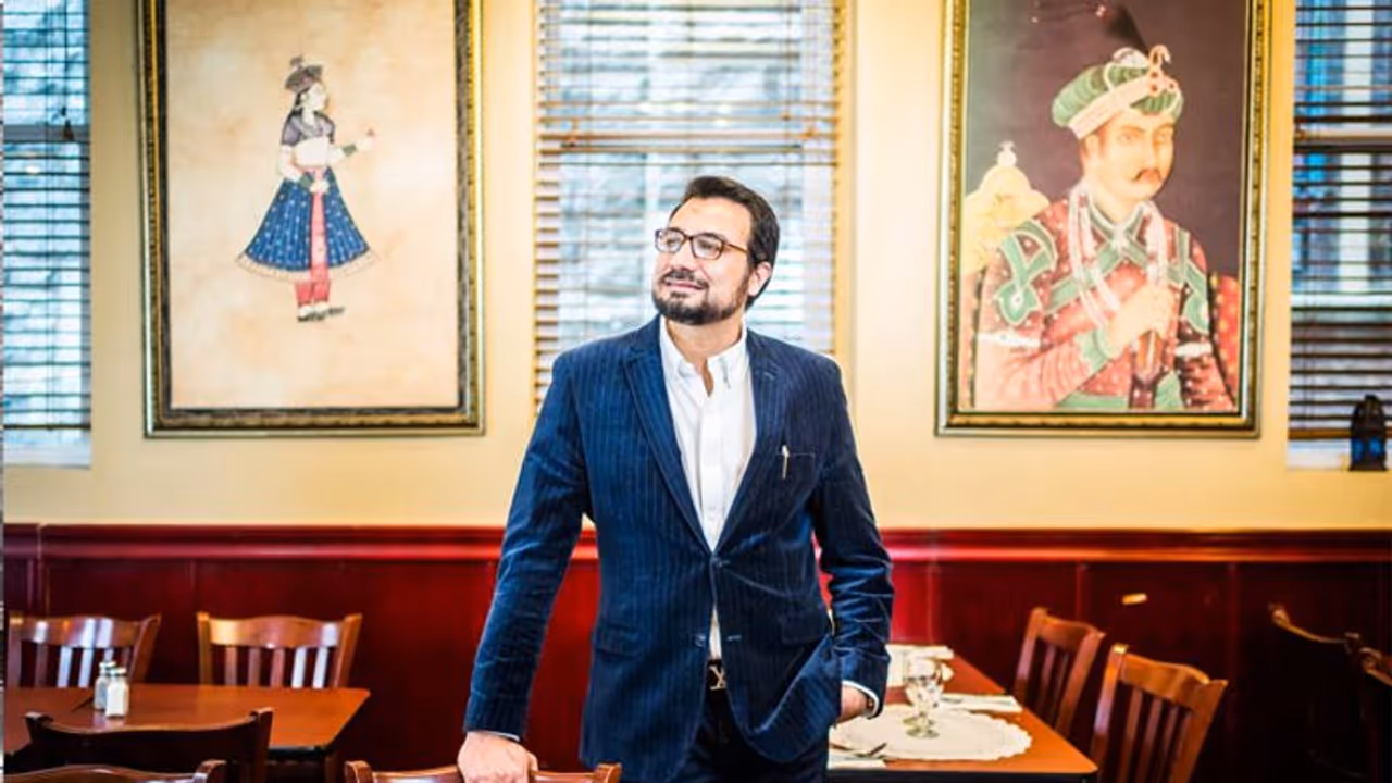 സൗജന്യമായി ഭക്ഷണം വിതരണം ചെയ്ത് റസ്റ്റോറന്റ് ഉടമ; അതിന് പിന്നിലൊരു കാരണമുണ്ട്! സൗജന്യമായി ഭക്ഷണം വിതരണം ചെയ്ത് റസ്റ്റോറന്റ് ഉടമ; അതിന് പിന്നിലൊരു കാരണമുണ്ട്!