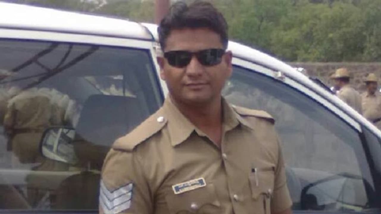 ನಮೋ ವಿರುದ್ಧ ಪೊಲೀಸ್ ಪೇದೆ ಅವಹೇಳನಕಾರಿ ಪೋಸ್ಟ್ ನಮೋ ವಿರುದ್ಧ ಪೊಲೀಸ್ ಪೇದೆ ಅವಹೇಳನಕಾರಿ ಪೋಸ್ಟ್