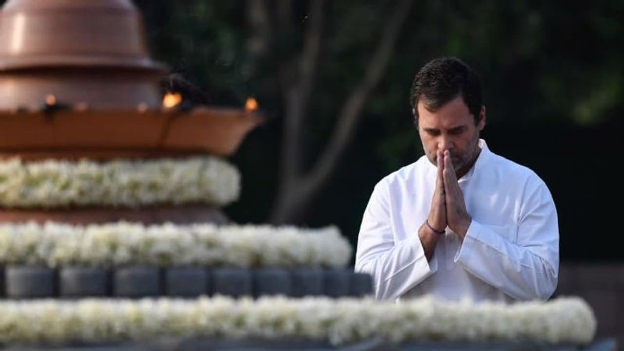 শ্রদ্ধার্ঘেই দিলেন কুৎসার জবাব! বাবার মৃত্যু দিবসে আবেগমথিত রাহুল প্রিয়াঙ্কা শ্রদ্ধার্ঘেই দিলেন কুৎসার জবাব! বাবার মৃত্যু দিবসে আবেগমথিত রাহুল প্রিয়াঙ্কা