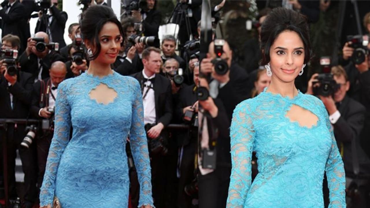 അഞ്ച് വർഷത്തിന് ശേഷം അതേ ഡിസൈനിലുള്ള വസ്ത്രം ധരിച്ച് മല്ലിക ഷെരാവത്ത്; അമ്പരന്ന് ആരാധകർ അഞ്ച് വർഷത്തിന് ശേഷം അതേ ഡിസൈനിലുള്ള വസ്ത്രം ധരിച്ച് മല്ലിക ഷെരാവത്ത്; അമ്പരന്ന് ആരാധകർ