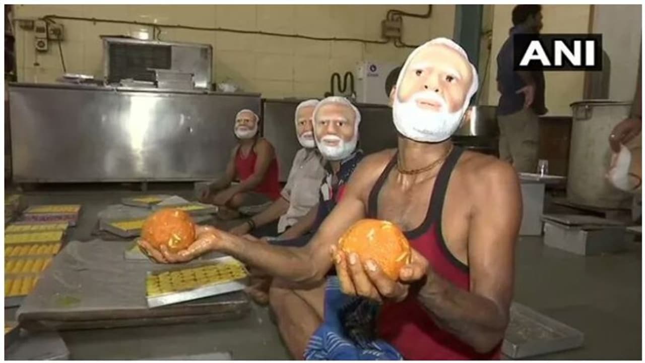 வெற்றியை கொண்டாட இப்போதே தயாராகும் ஸ்வீட்... பாஜக.,வின் அதீத நம்பிக்கை..! வெற்றியை கொண்டாட இப்போதே தயாராகும் ஸ்வீட்... பாஜக.,வின் அதீத நம்பிக்கை..!